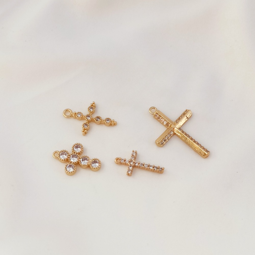 14K Gold-plated Zircon Cross P - Cross Pendant Necklace Gold recension och pris