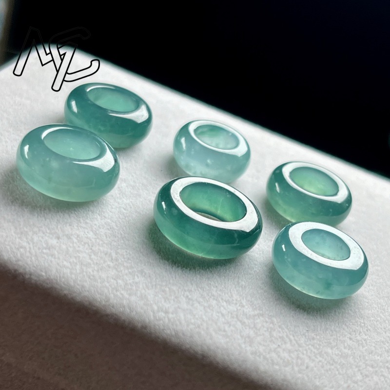 Natural Emerald Blue Water Luc - Necklaces recension och pris